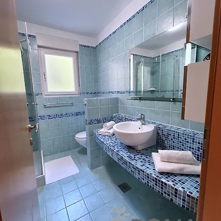 Rona Spacious With A Panoramic View *