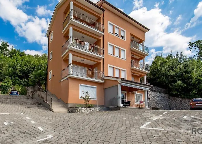 Daire Rona Spacious With A Panoramic View Ičići