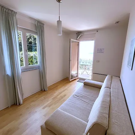 Rona Spacious With A Panoramic View