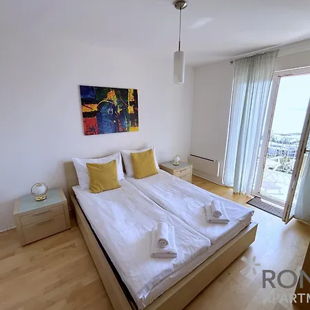 Rona Spacious With A Panoramic View 아파트 *