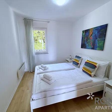 아파트 Rona Spacious With A Panoramic View *