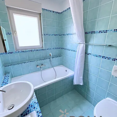 아파트 Rona Spacious With A Panoramic View