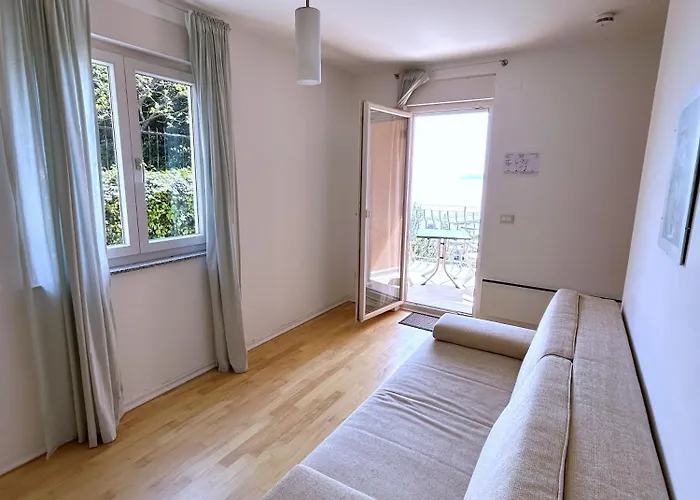 Rona Spacious With A Panoramic View